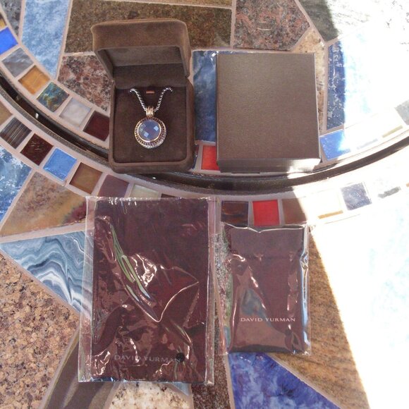 David Yurman Extra Large Cerise Chalcedony & Sapphire Enhancer Pendant - 18K/925 - Picture 2 of 12